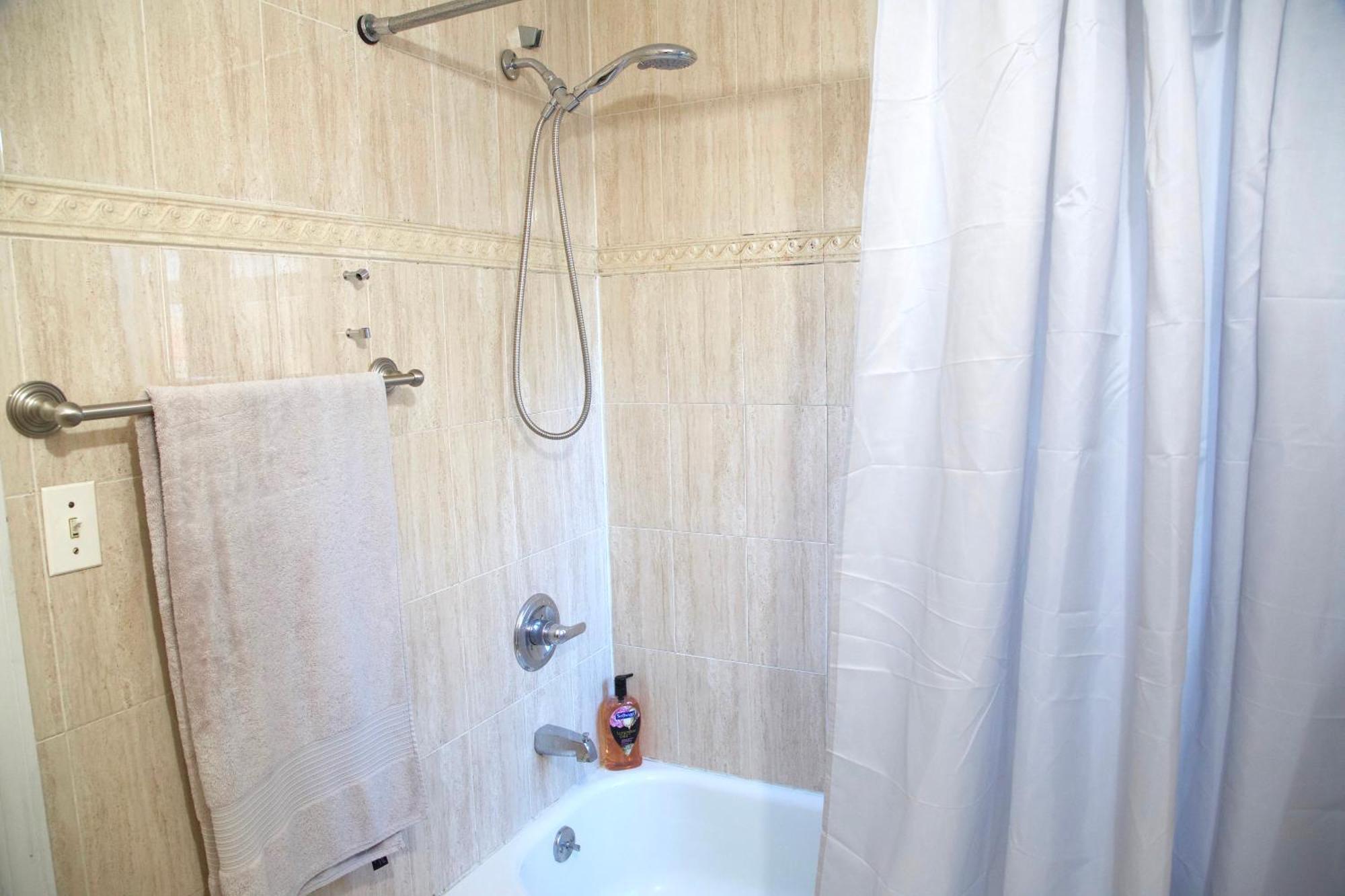 Homestay Brightonbeach2-spacious Room-close To
